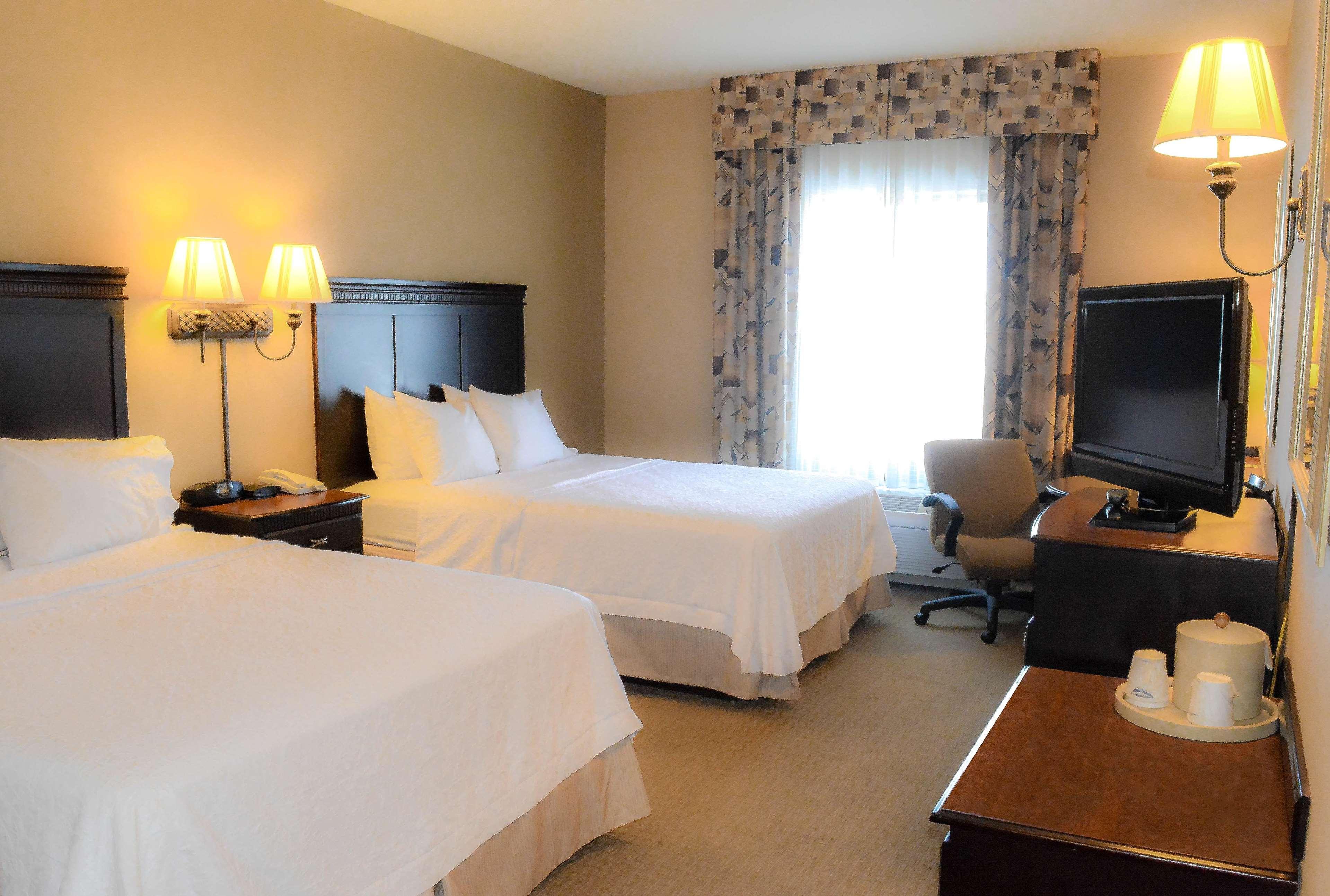 Hotel Hampton & West I-90 3*