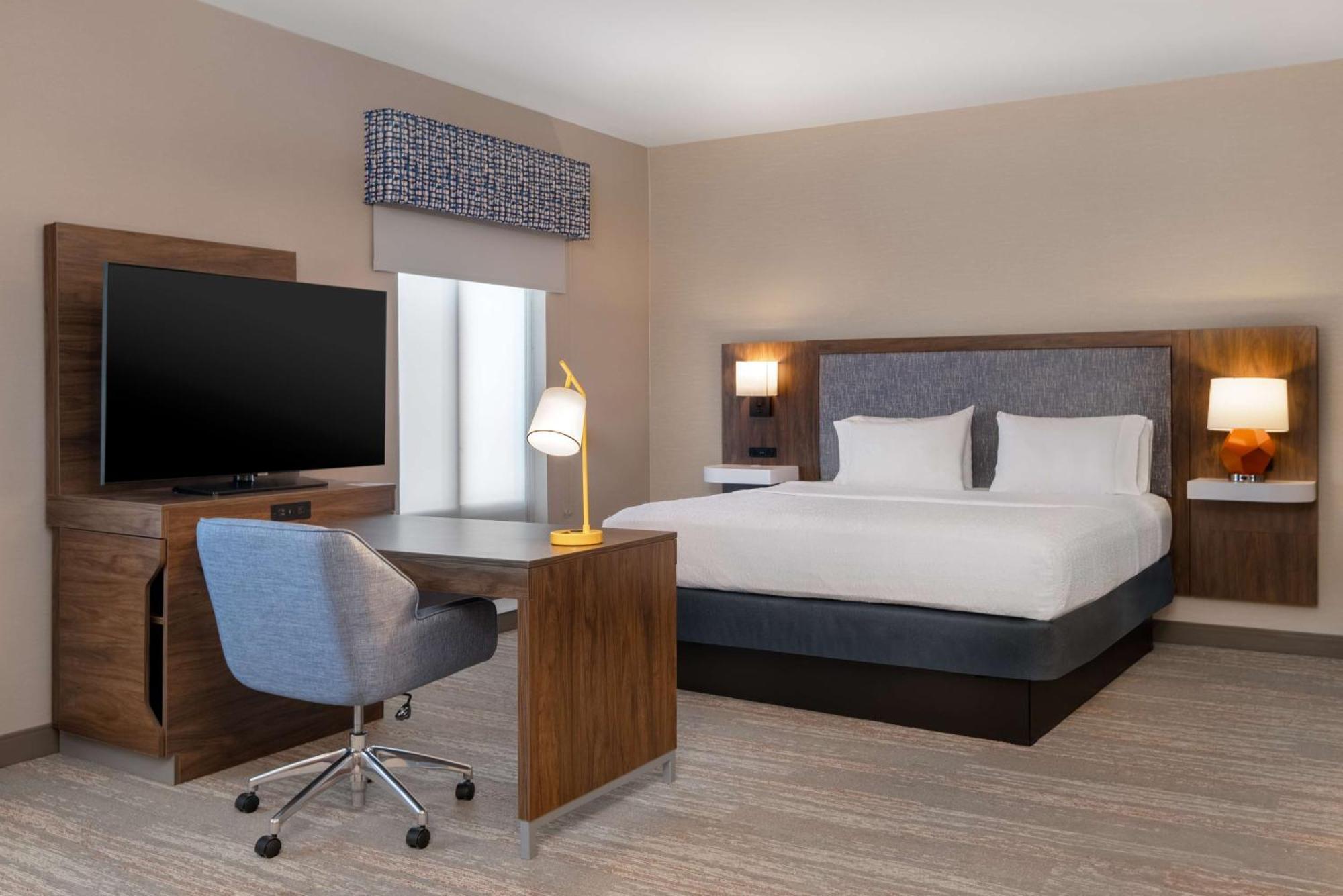 Hampton & West I-90 Hotel 3*